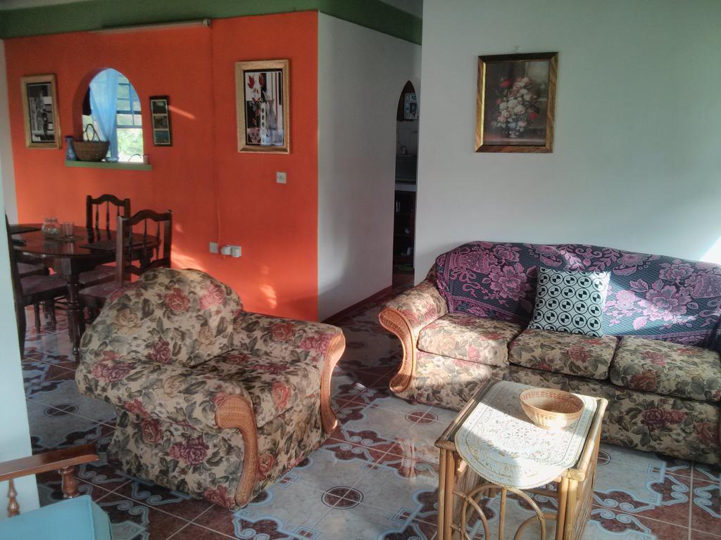 Mainroad Suite Calibishie Dış mekan fotoğraf