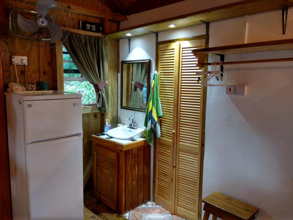 Mainroad Suite Calibishie Dış mekan fotoğraf