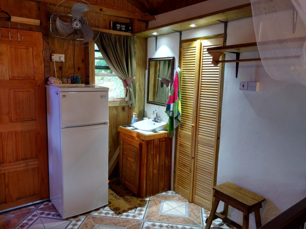 Mainroad Suite Calibishie Dış mekan fotoğraf